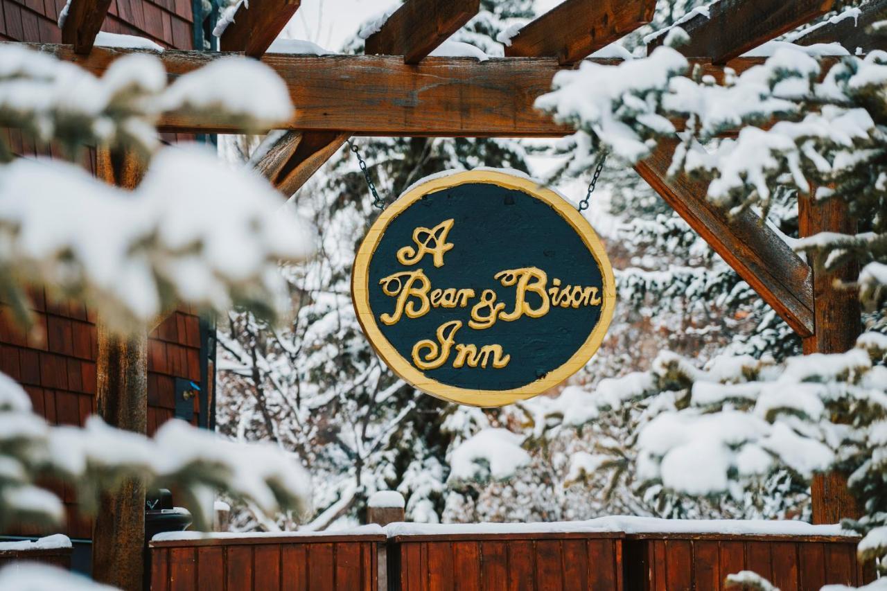 A Bear And Bison Country Inn Canmore Exterior photo